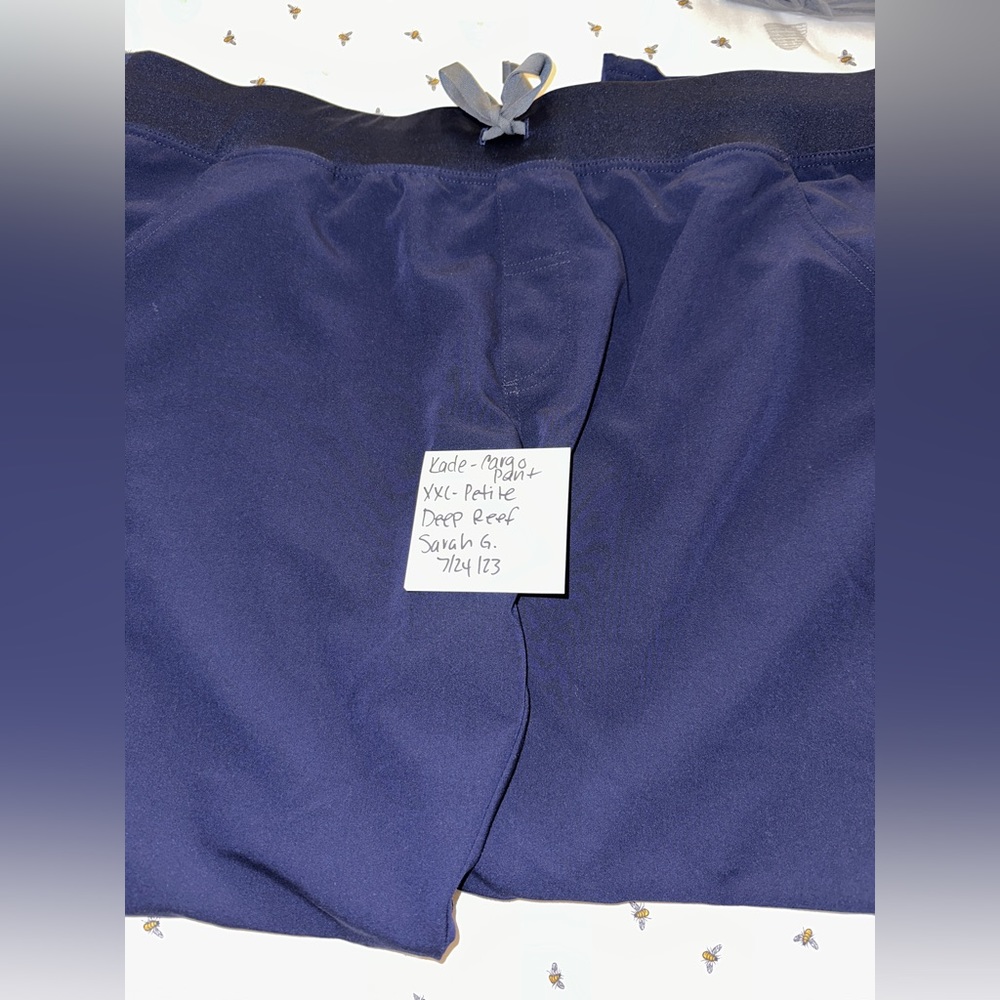 Figs Kade Cargo Pants-  Deep Reef XXL

Excellent condition
Smoke/Pet Free home